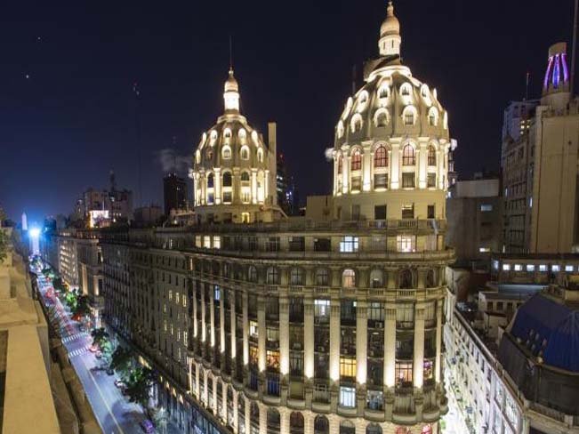 Diagonal Norte illuminated at night